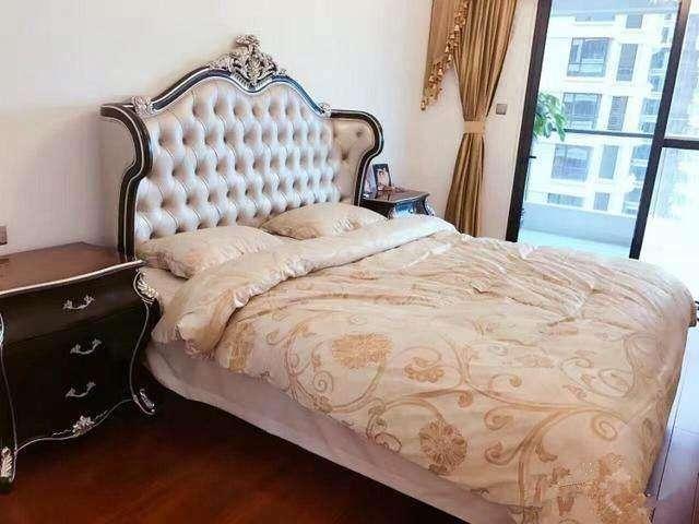 新房面积160平, 老公说装修花了60万, 我不信, 懂的看下值吗?