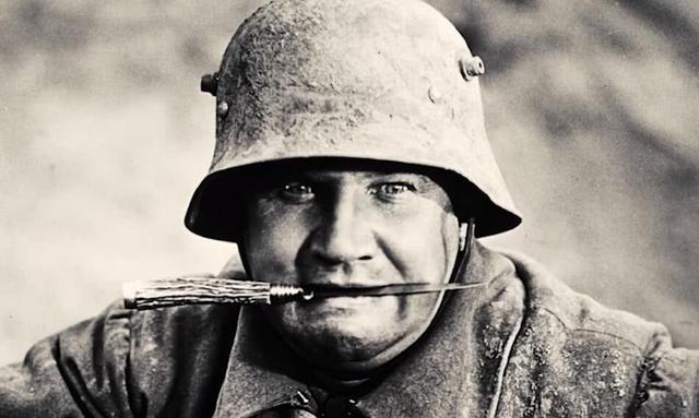 为什么德国士兵的钢盔上都有一对很奇怪的“角”？