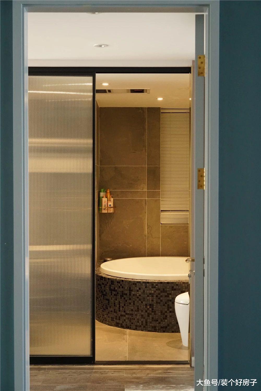 她亲手打造出与井柏然同款的家, 在书墙里藏下卧室和书房!