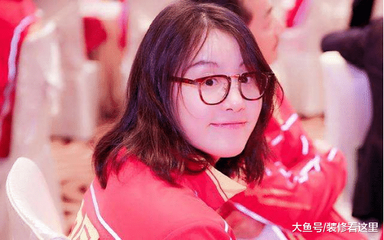 搞怪少女傅园慧的房子, 整体装修很复古, 一看就知道是东方房子