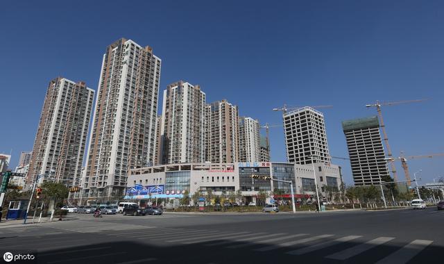 房价又是新一轮大涨？信号已明确，专家：开发商拿地，悠着点儿