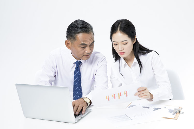 致老板：下属犯错，只批评有用吗？教你3招，让员工心甘情愿做事