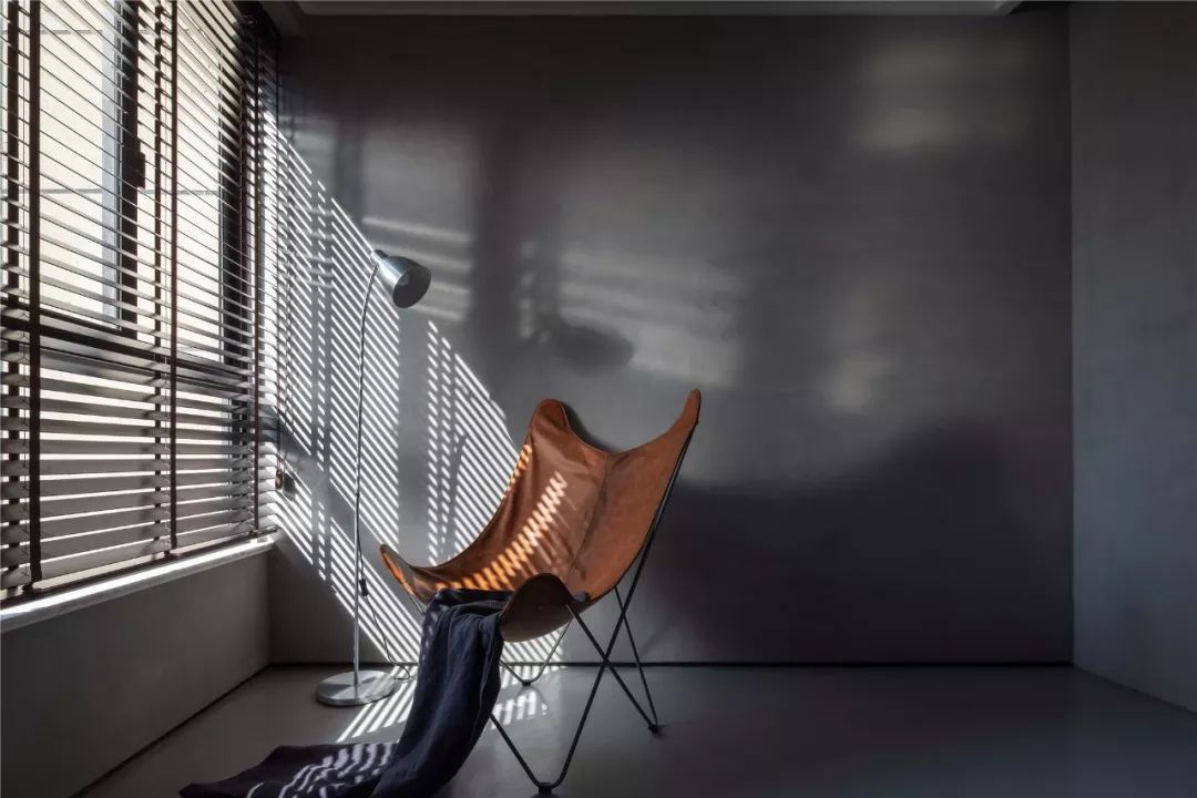 92平的复古风小户型三居室，水泥灰的空间好有质感