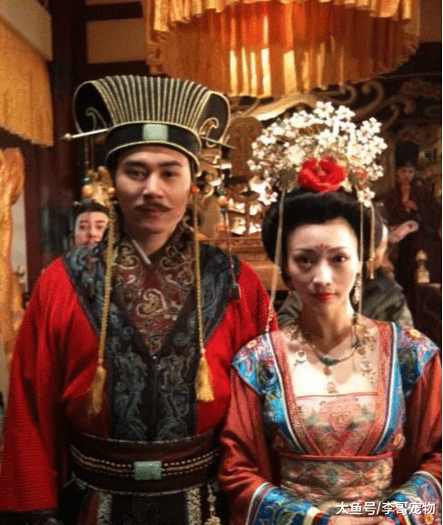 为母亲治病出道，主持演员什么都干，身材比演技好，如今开始逆袭