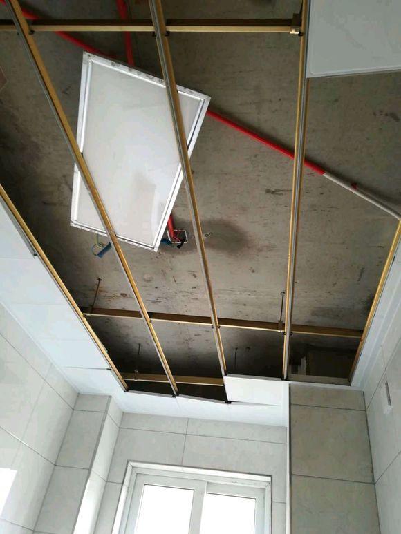 新家裝修好，就等家具進場。可鄰居家裝修淹了我家，怎么找她賠償