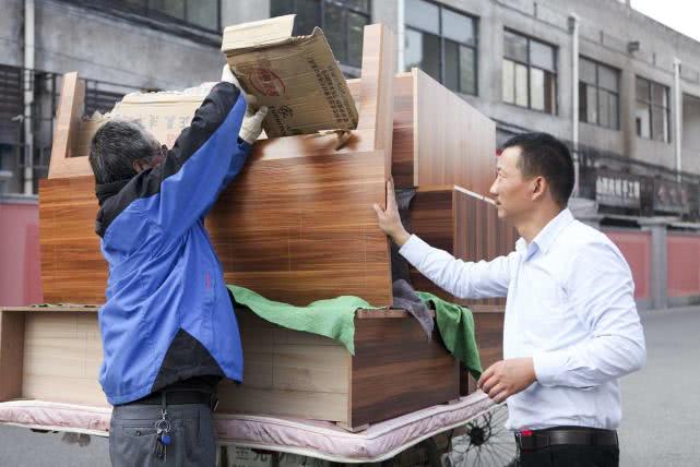 以前拆迁户面带笑容，现在却集体发愁，开发商说了实情