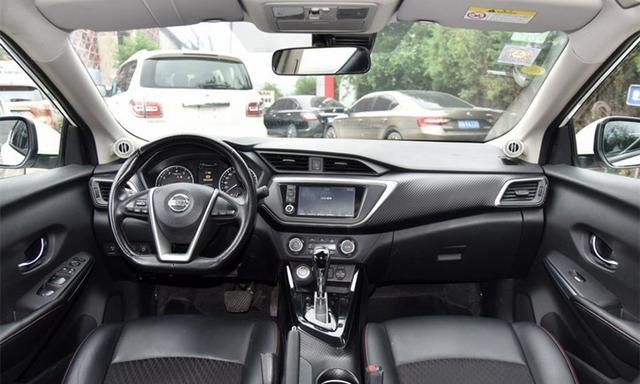 外观酷似跑车，降至8万达国六标准，年轻人第一辆车就买它