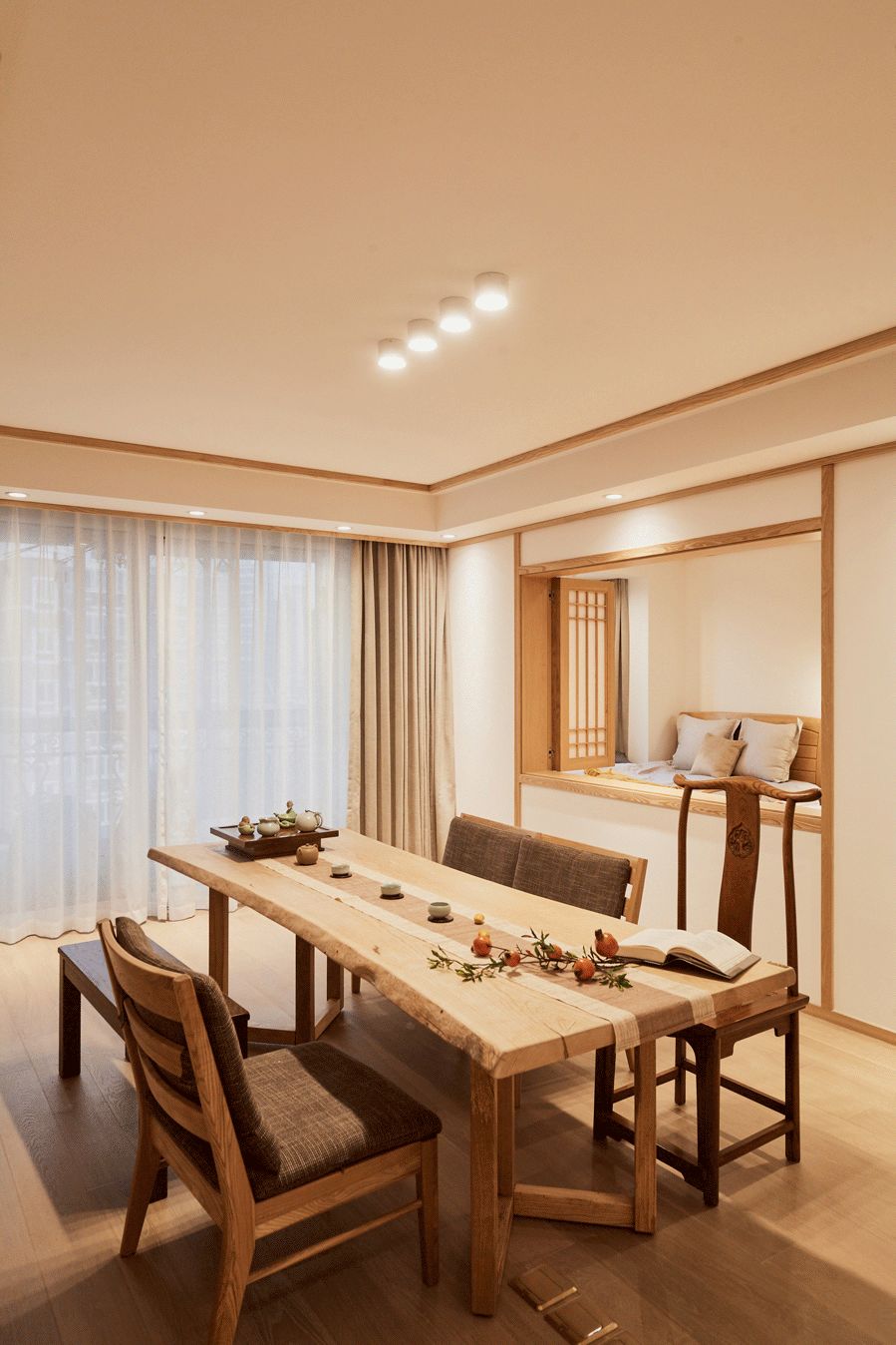 130㎡原木简约，客厅没沙发，满屋是书架，教授家就是不一样！