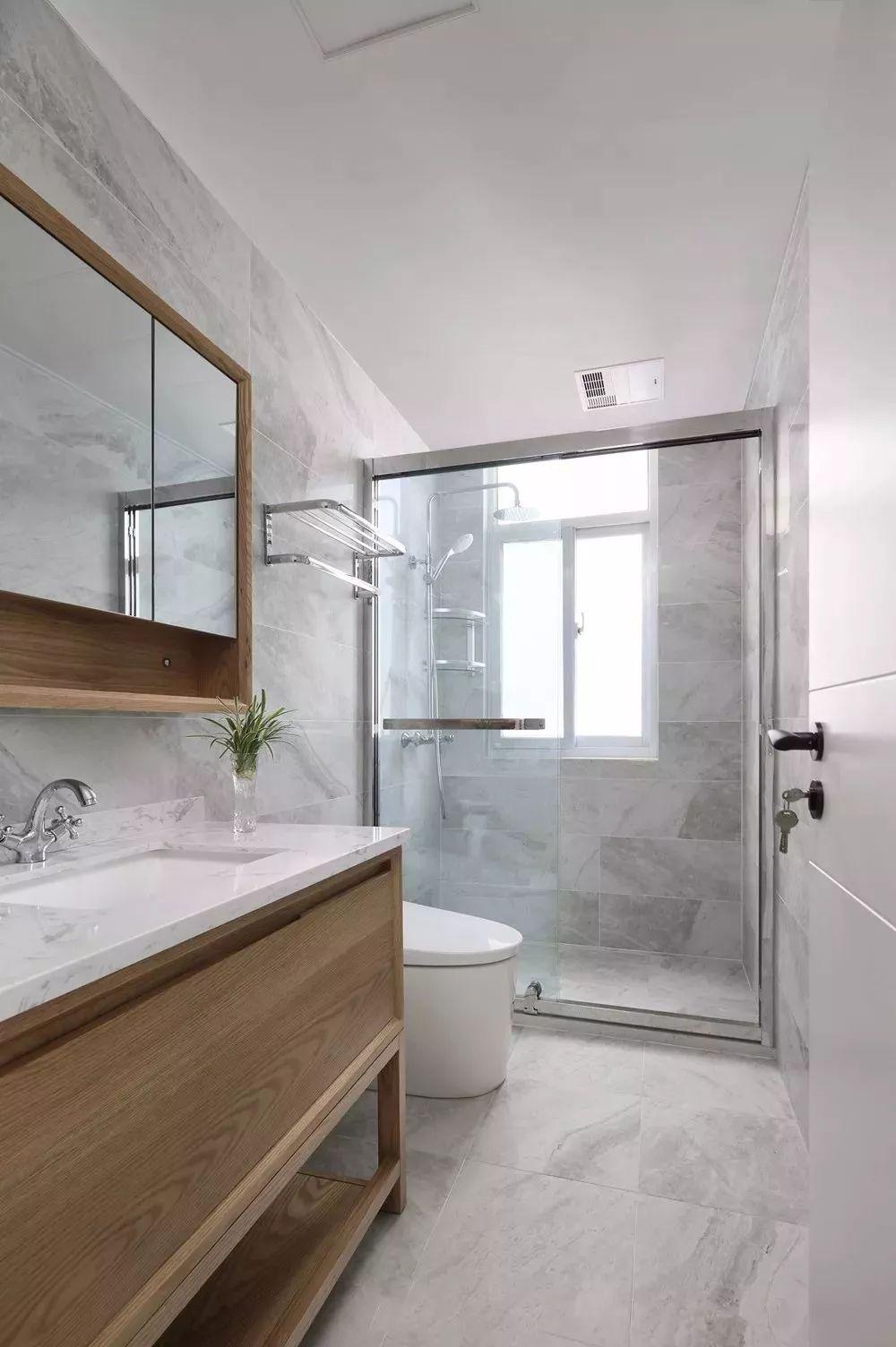 卫生间贴这种地砖也很时尚，而且还安全防滑！