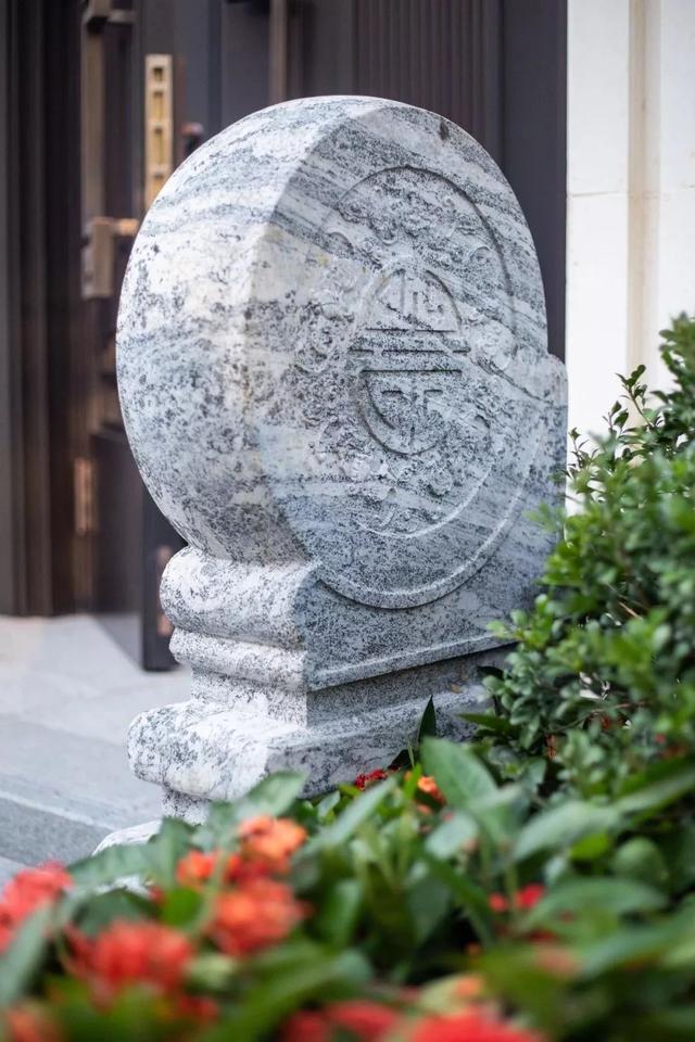 佛山CBD顶豪来了！粉墙黛瓦江南风！没有300万，这别墅看不了