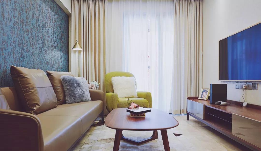 我家小户型客厅面积并不大，但却让人觉得很舒服