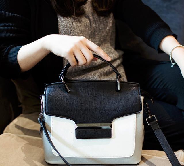 别再背去年的旧包包了，今年最流行的是果冻包，可爱又时髦