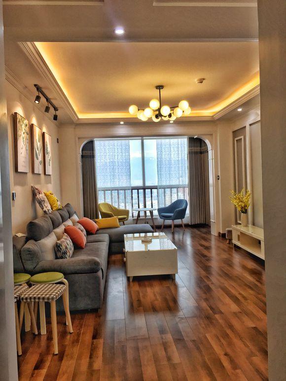 9个月完成的装修，现代中带点美式，感觉真不错！