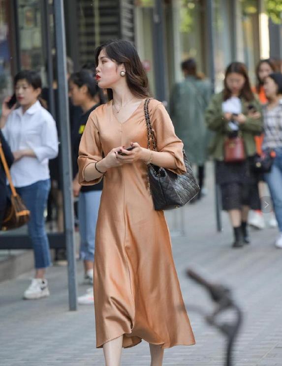 摄影：连衣裙的打扮让我瞬间心潮澎湃!