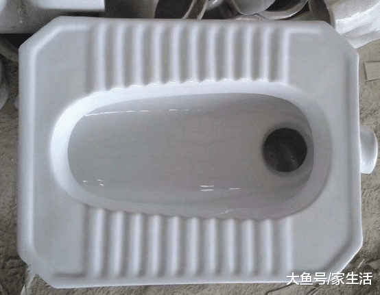 卫生间装马桶还是蹲便器好？到底有什么区别？还好师傅提醒我