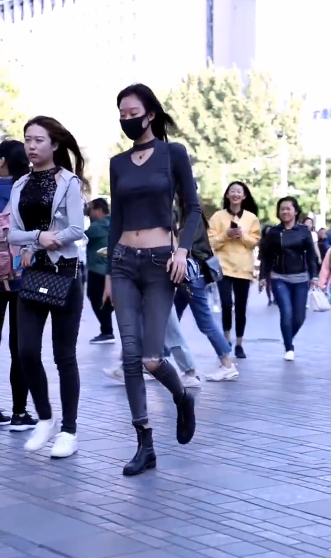 摘掉口罩肯定是位大美女