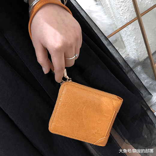 女人过了40岁，这3种类型包包别背了，显老气没气质钱都白花了