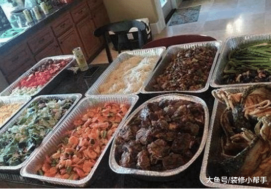 明星陈龙现实的豪宅，吃饭像是自助餐一样，这装修也是没谁了