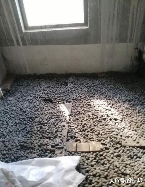 下沉式卫生间要怎么回填才能不会漏水? 赶紧回去看师傅做对没!