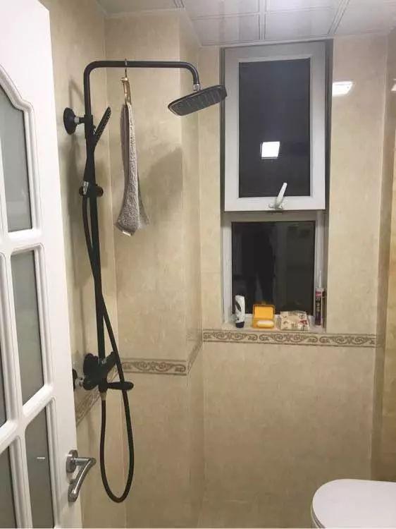 全部自己监工装修的房子，现在老公为省钱自己做美缝，还不赖