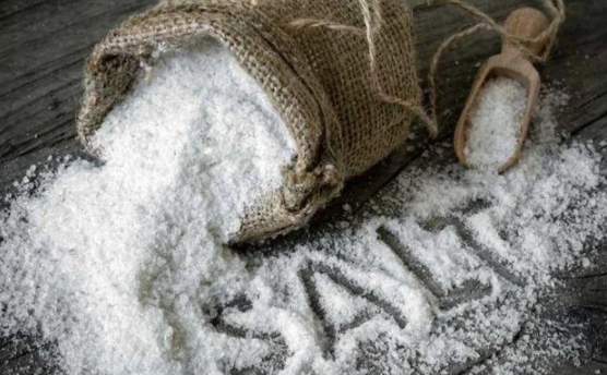 历朝历代都对制盐产业进行垄断 穷人买不起盐，那他们吃什么？