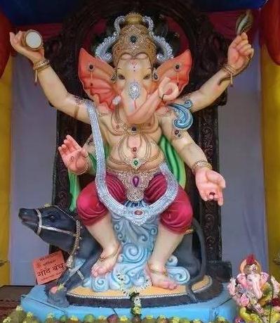 环境污染造成婴儿面部畸形，却被众人认为是神仙转世