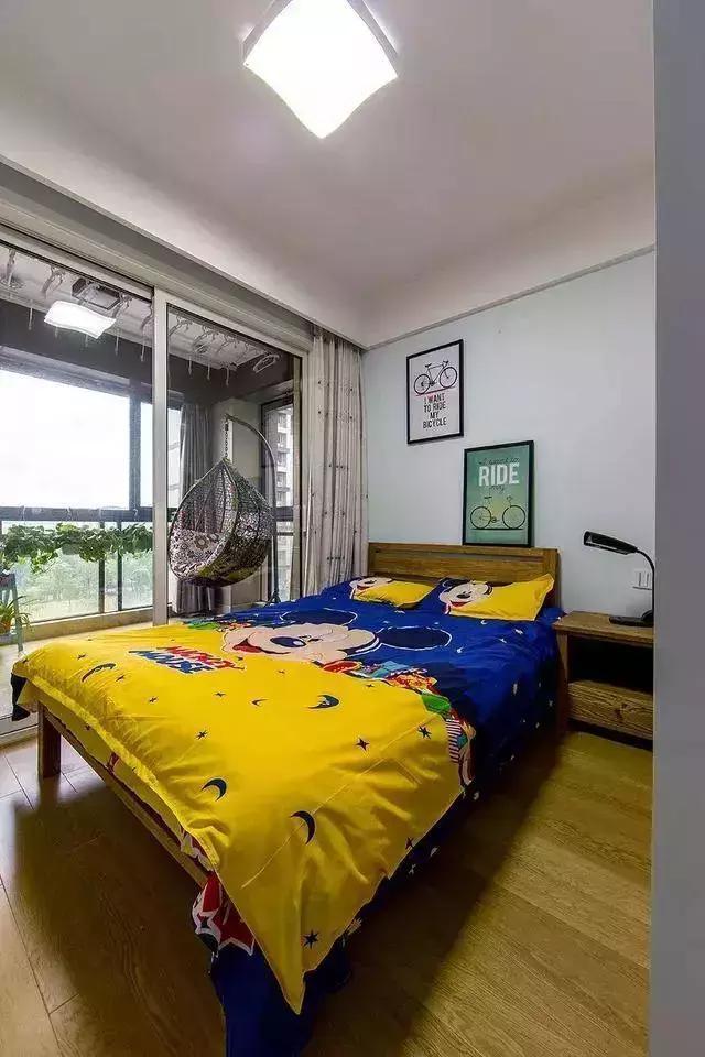 简洁时尚的72平两居室，餐厅空间那么小，还挤出了一个书房！