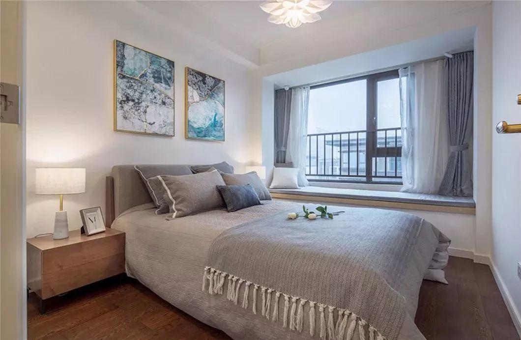 飘窗窗台太冰冷？加层坐垫，坐着舒服，看着温馨！