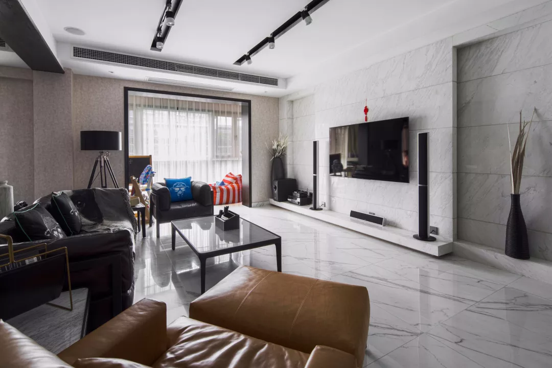 黑白灰搭配大理石，让127平的三居室，显得好有档次