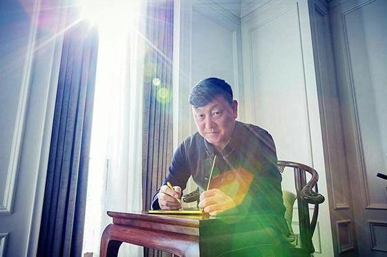 带你看看韩磊住的豪宅，三代同堂生活依然很融洽，平时很宠孙女