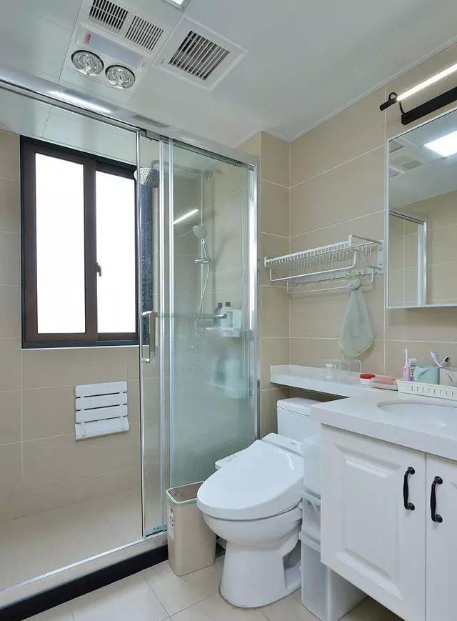 卫生间干湿分离这样装，非常漂亮，洗澡也方便！