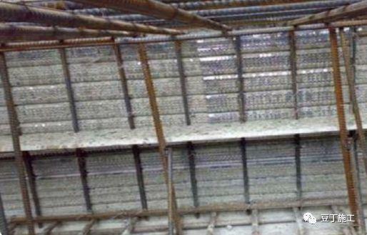 跳倉法施工倉塊分成多大合適？澆筑混凝土間隔多長時間？