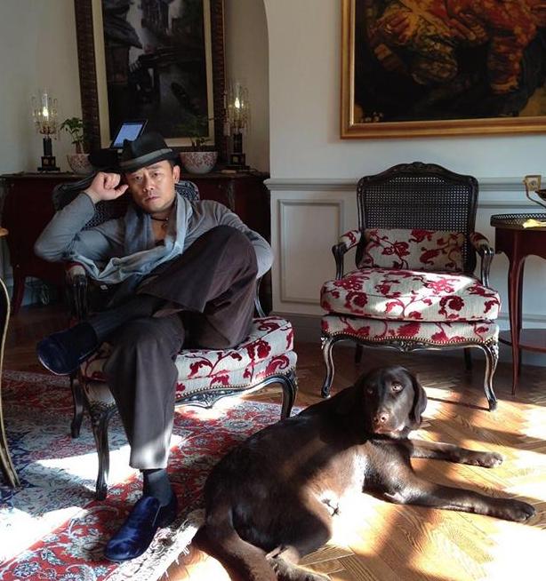 参观周立波在美国的家，一个餐厅也上百平米，等于是私人宫殿了