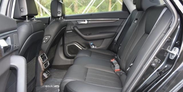 月薪3000也能开得起的豪华轿车，外观大气，内饰高档，不足13万