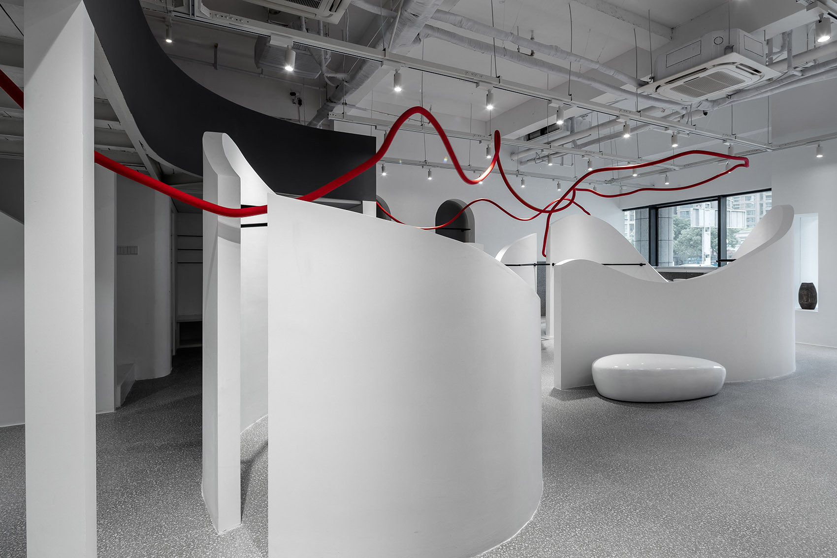 苏州简约服装店设计，灰色雅致感打造独一无二的低调空间！