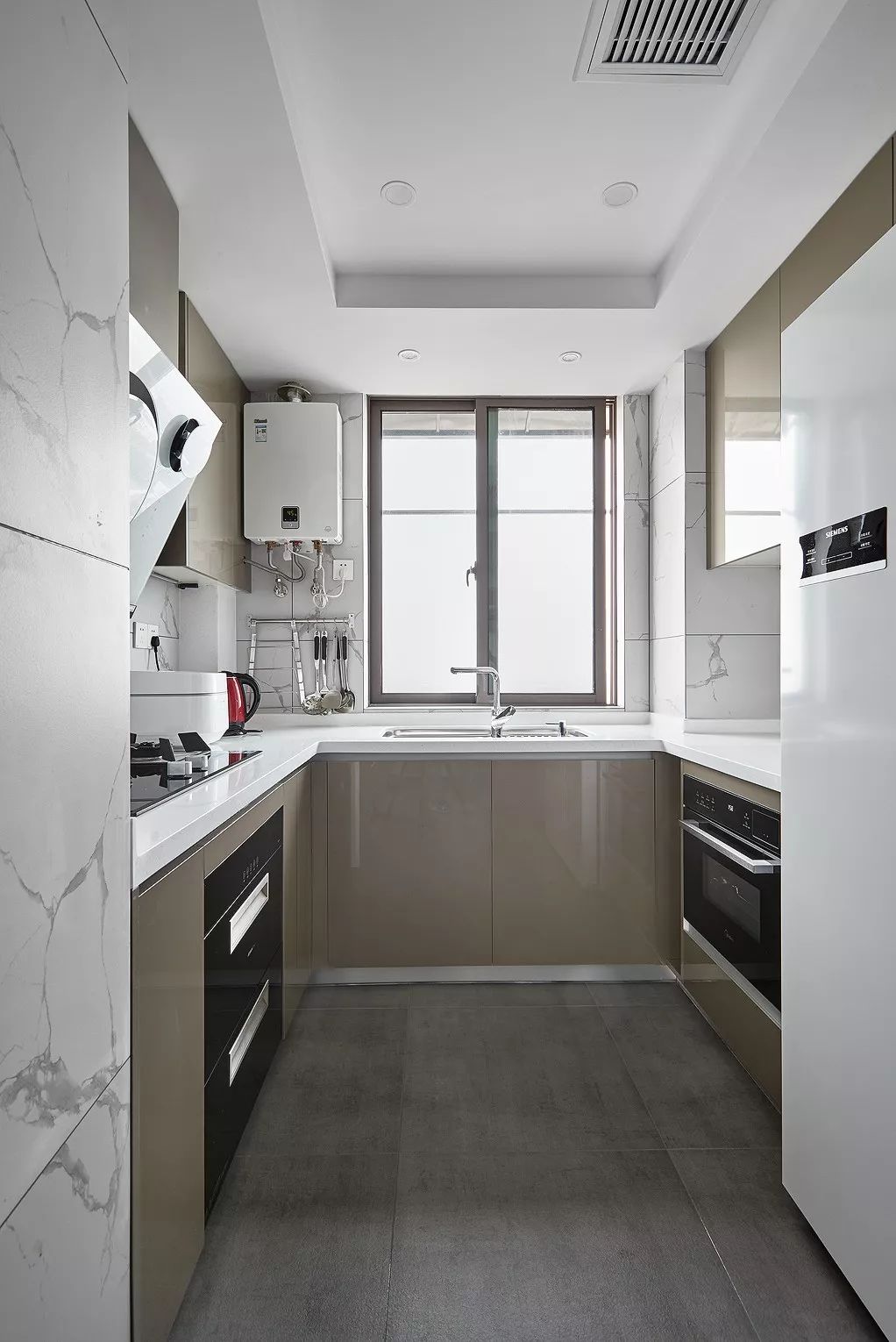 燃气热水器，装厨房还是阳台好？