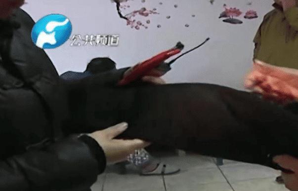 43岁高龄孕妇被丈夫公婆殴打致胎死腹中，女子为泄恨连砍丈夫5刀