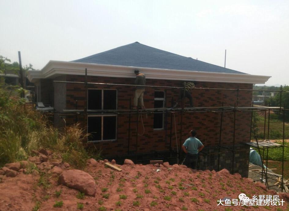 大叔历时3个月建起农村小别墅，30万的造价连包工头都服气！