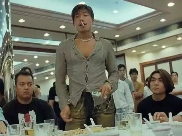 一张照片告诉你，当年《古惑仔》剧组“有多穷”？