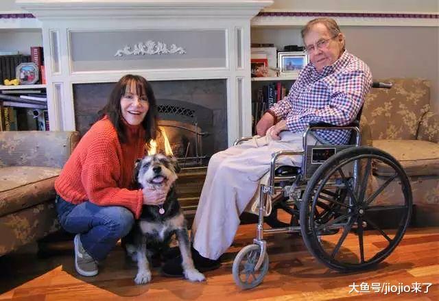 老人患病時日無多，臨終前，他唯一的心愿就是能為愛犬找一個家