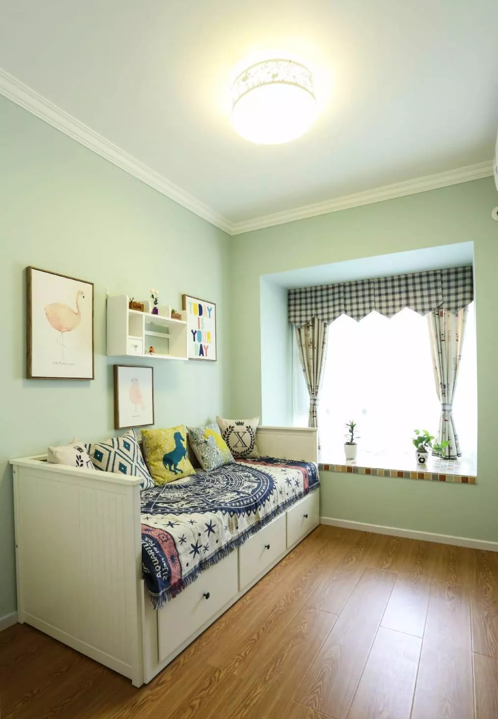 73平的北欧风小户型二居室，用文化砖做电视背景墙