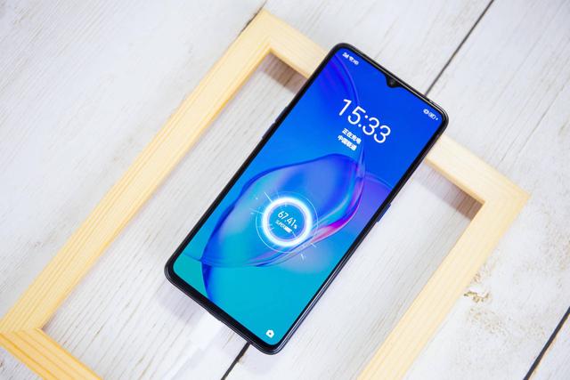 尴尬！三星苹果终于跟进快充，realme X2 Pro却用50W超闪直接超车
