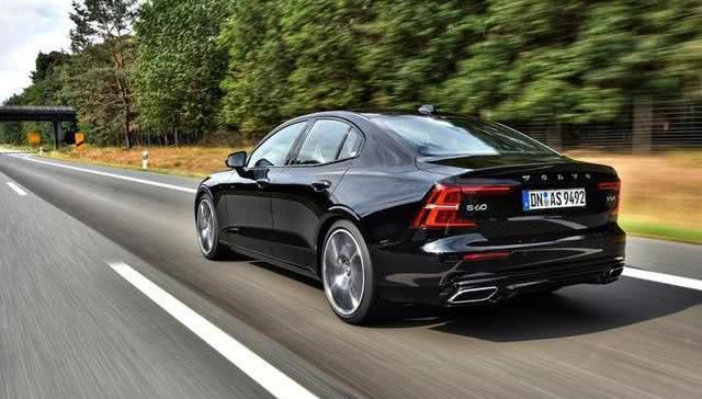 全新沃尔沃S60到了，实车的确好看，网友：能不能翻身就看它了！