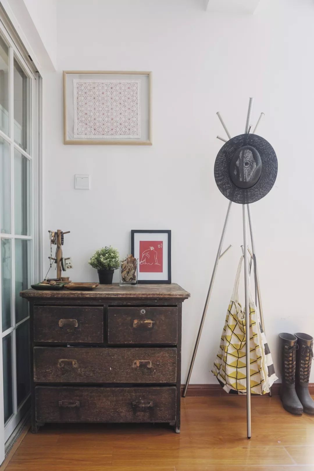 懂得摆衣帽架的人，气质一般都比较优雅！