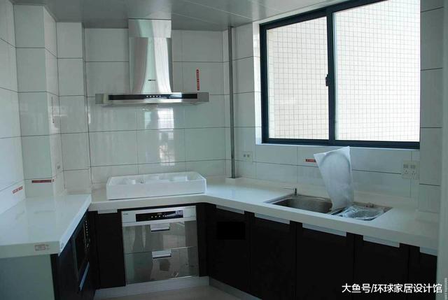 被外行师傅坑惨！燃气灶与管道相距12cm，每每开火，担惊受怕！