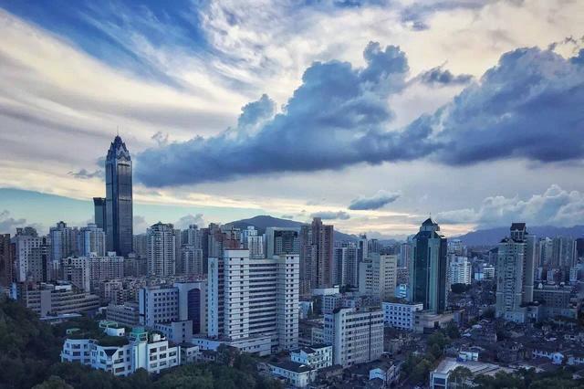 楼市出现的两大信号，预测了年底房价走势