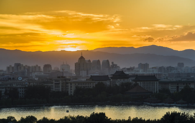 部分房价跌幅过半，高位买入的业主首付亏没，也不敢弃房断供