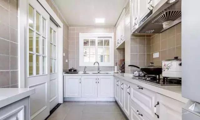 注意厨房台面不能选这种，用不到3年就裂了，后悔死了