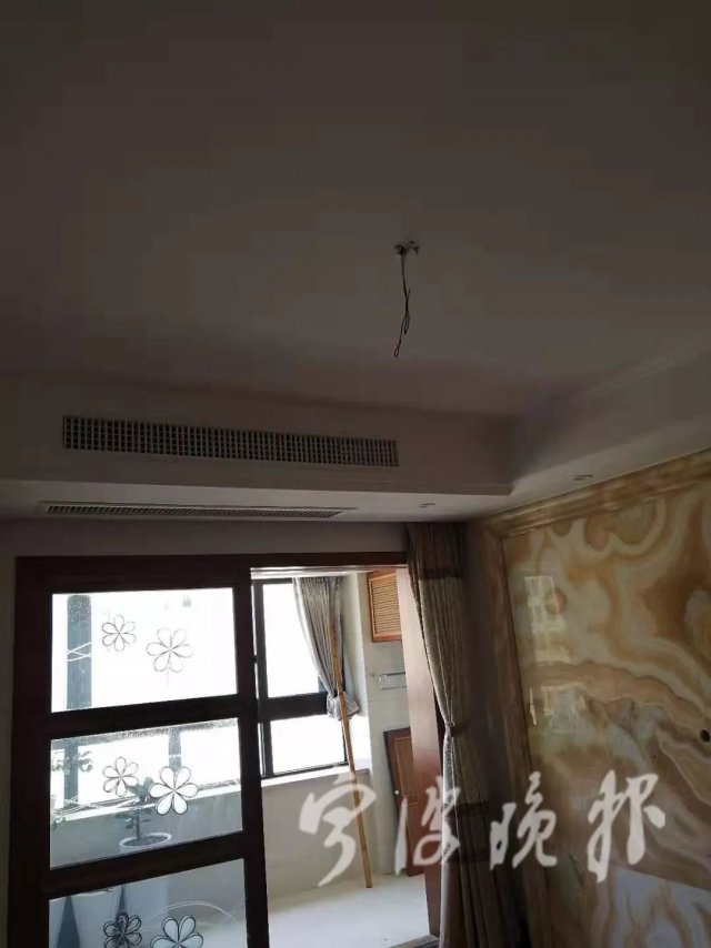 男子买了二手房，进门一看彻底傻眼！房东太过分了...