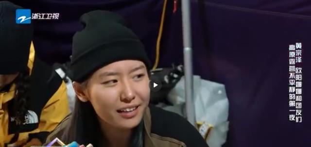 被问到对胡杏儿的感觉时黄宗泽这么回答，两人8年恋爱长跑终分手